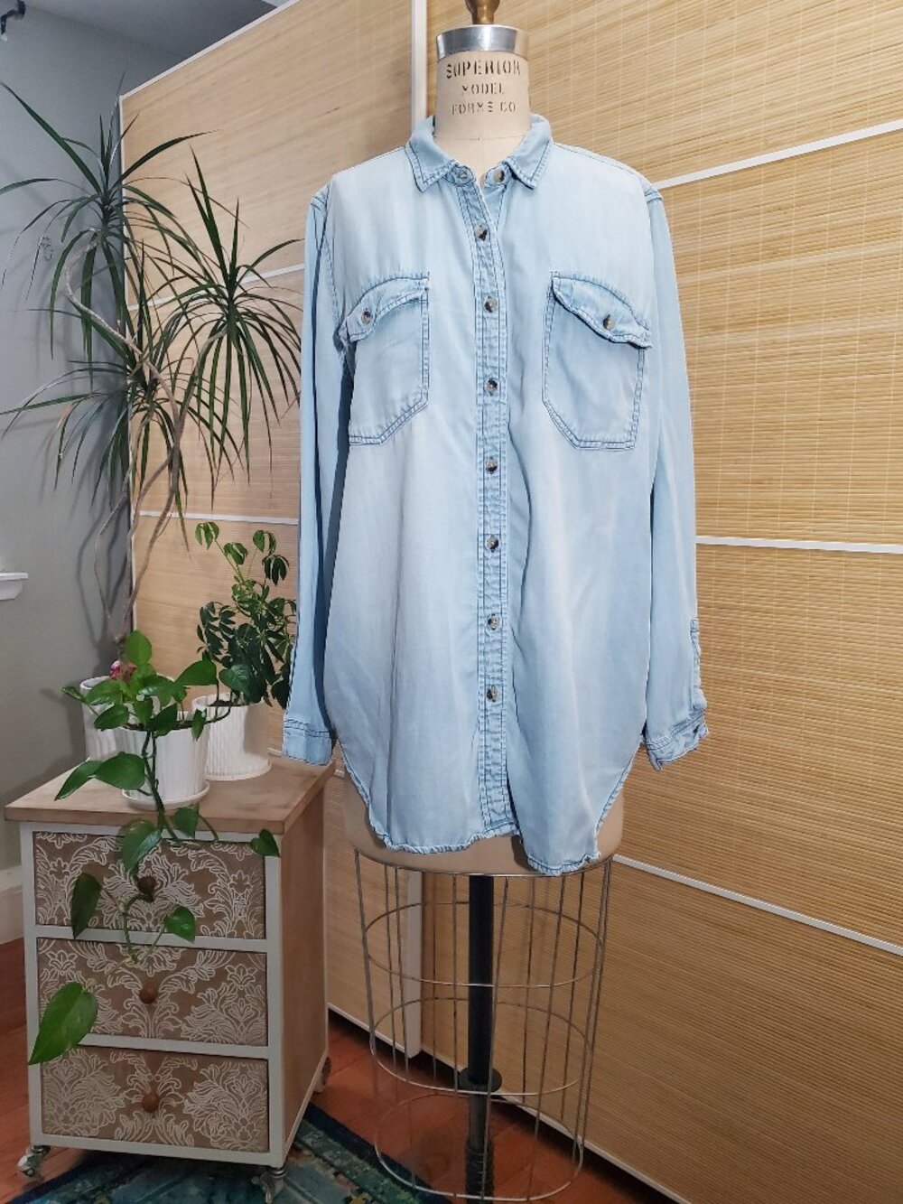 Pre-Loved Y2K Oversized BDG (Urban Outfitters) Tencel Chambray Shirt size L
